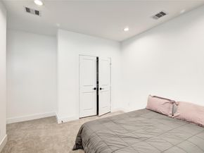 107 W Whitney Street E, Houston TX 77018