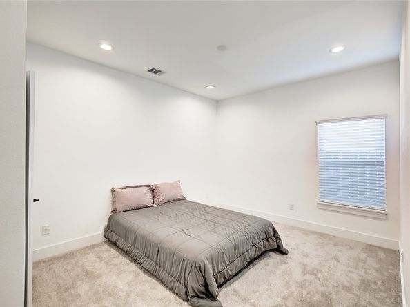 107 W Whitney Street E, Houston TX 77018