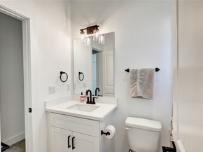 107 W Whitney Street E, Houston TX 77018