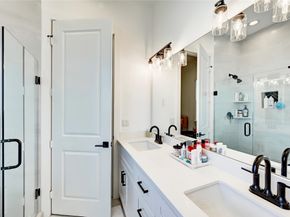 107 W Whitney Street E, Houston TX 77018