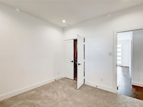 107 W Whitney Street E, Houston TX 77018