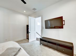 107 W Whitney Street E, Houston TX 77018