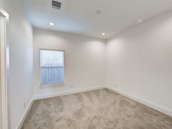 107 W Whitney Street E, Houston TX 77018