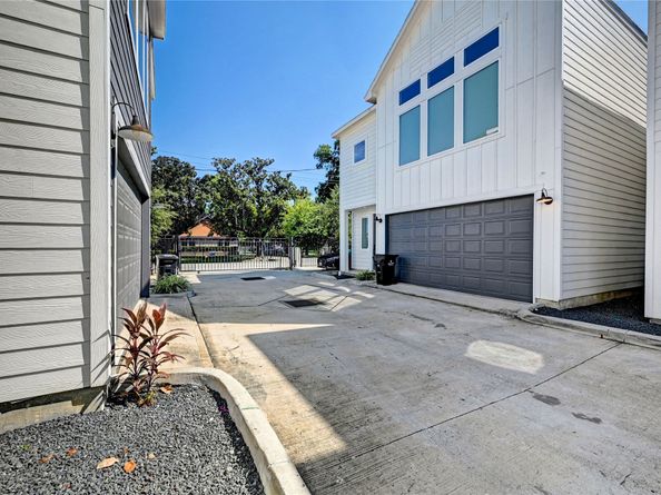 107 W Whitney Street E, Houston TX 77018