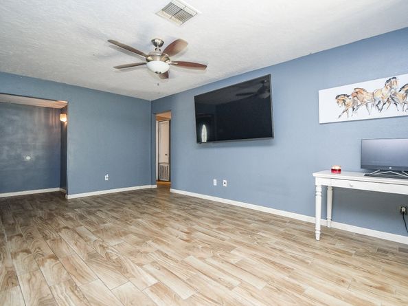 9331 Deanwood Street, Houston TX 77040