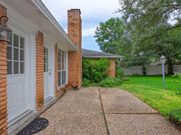 10719 Burgoyne Road, Houston TX 77042
