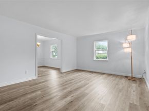 10719 Burgoyne Road, Houston TX 77042