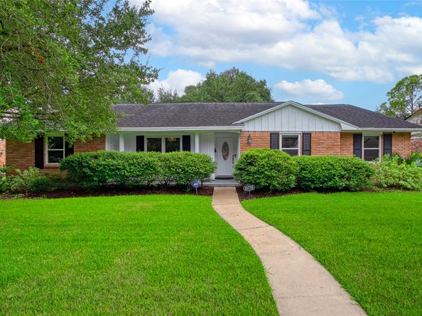 10719 Burgoyne Road, Houston TX 77042