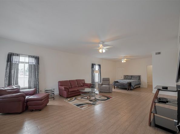 192 Wilcrest Dr Drive 192, Houston TX 77042