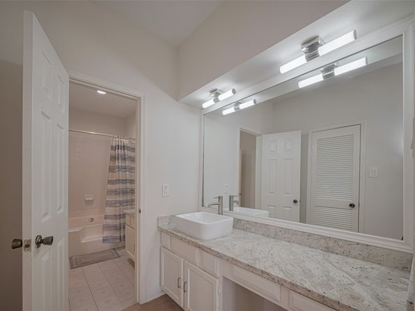 192 Wilcrest Dr Drive 192, Houston TX 77042