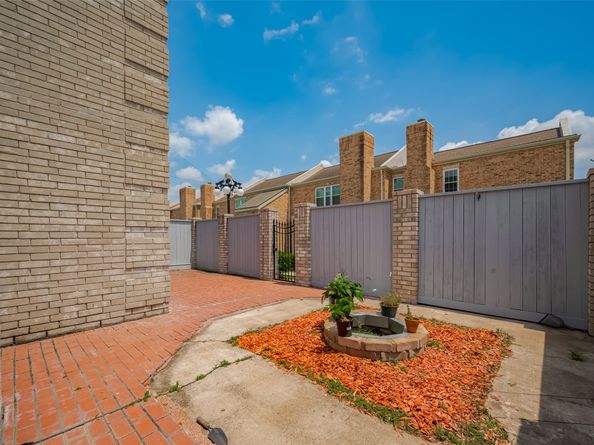 192 Wilcrest Dr Drive 192, Houston TX 77042