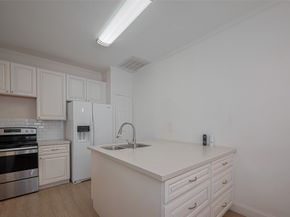 192 Wilcrest Dr Drive 192, Houston TX 77042