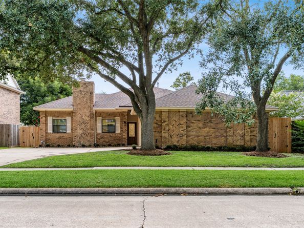210 Mill Trail Drive, Sugar Land TX 77498