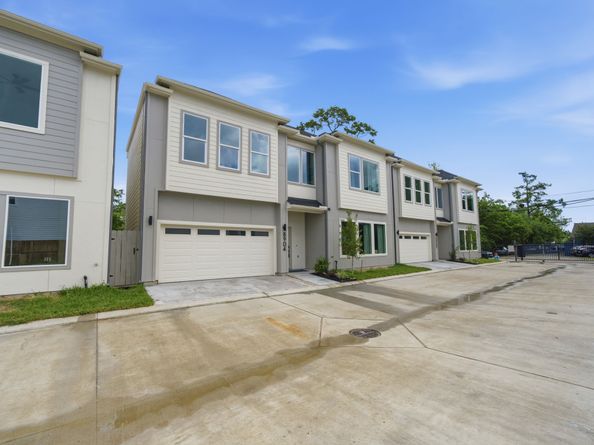 8902 Knoll Leaf Drive, Houston TX 77080