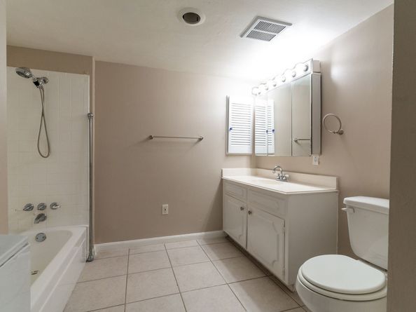 5239 Arboles Drive G, Houston TX 77035