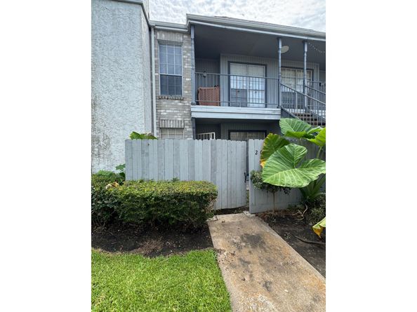 6606 De Moss Drive 203, Houston TX 77074