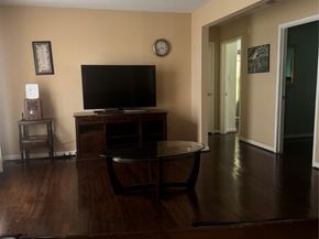 4930 Holloway Drive, Houston TX 77048