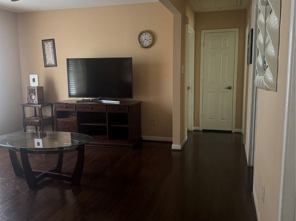 4930 Holloway Drive, Houston TX 77048