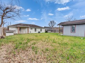 4930 Holloway Drive, Houston TX 77048