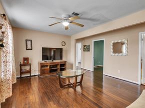 4930 Holloway Drive, Houston TX 77048