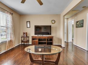 4930 Holloway Drive, Houston TX 77048