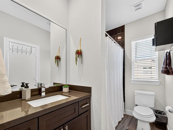 350 Eado Park Circle, Houston TX 77020