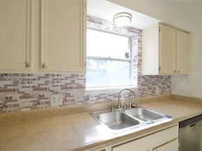 6219 Darlinghurst Drive, Houston TX 77085