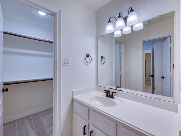 911 Chisel Point Drive, Houston TX 77094