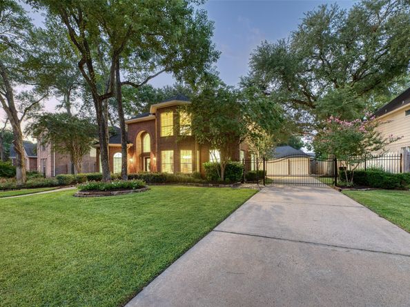 911 Chisel Point Drive, Houston TX 77094