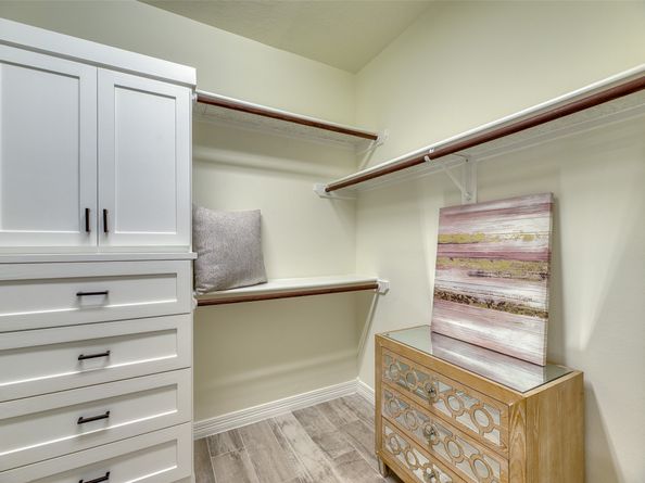 911 Chisel Point Drive, Houston TX 77094