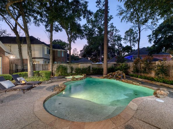 911 Chisel Point Drive, Houston TX 77094