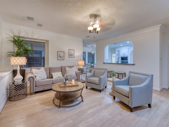 911 Chisel Point Drive, Houston TX 77094