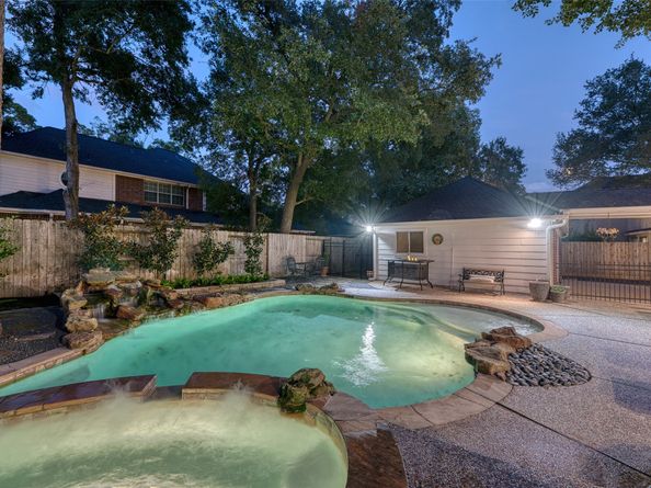 911 Chisel Point Drive, Houston TX 77094