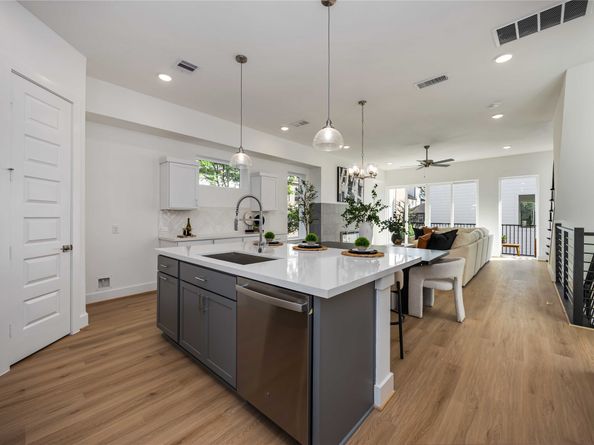 4415 Caroline St, Houston TX 77004