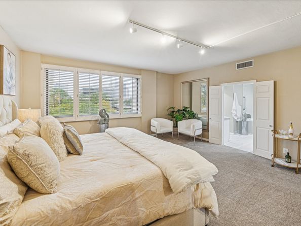 49 Briar Hollow Lane 505, Houston TX 77027