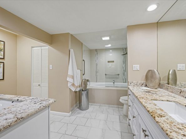 49 Briar Hollow Lane 505, Houston TX 77027