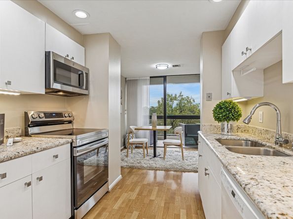 49 Briar Hollow Lane 505, Houston TX 77027