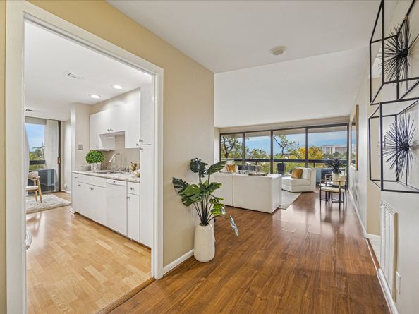 49 Briar Hollow Lane 505, Houston TX 77027