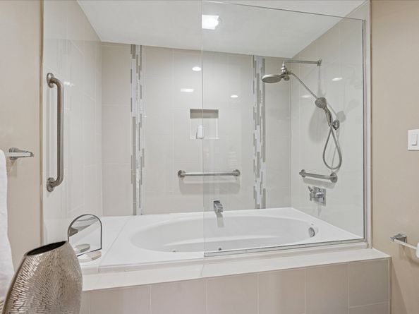 49 Briar Hollow Lane 505, Houston TX 77027