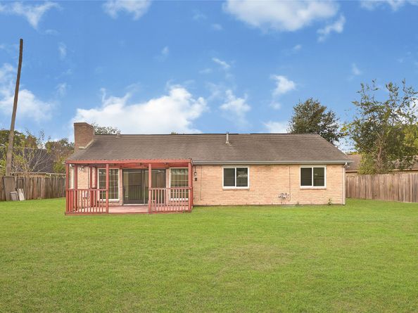 8726 Wildforest Drive, Houston TX 77088