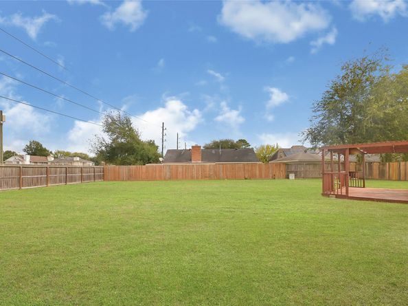 8726 Wildforest Drive, Houston TX 77088