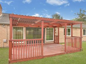 8726 Wildforest Drive, Houston TX 77088