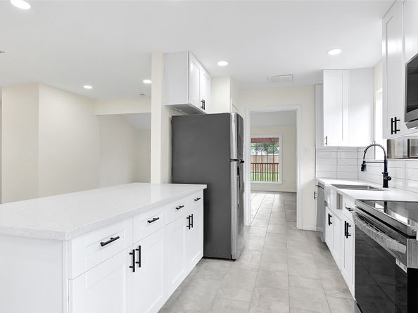 8726 Wildforest Drive, Houston TX 77088