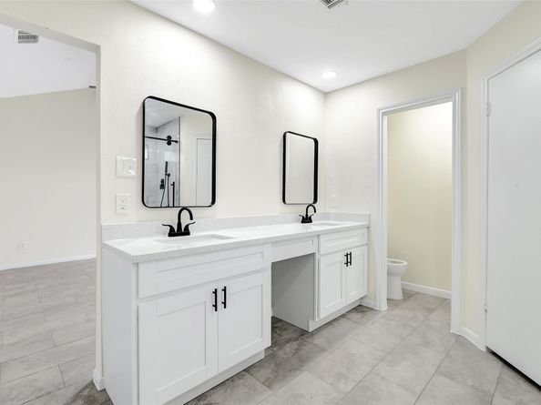 8726 Wildforest Drive, Houston TX 77088