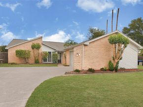 8726 Wildforest Drive, Houston TX 77088