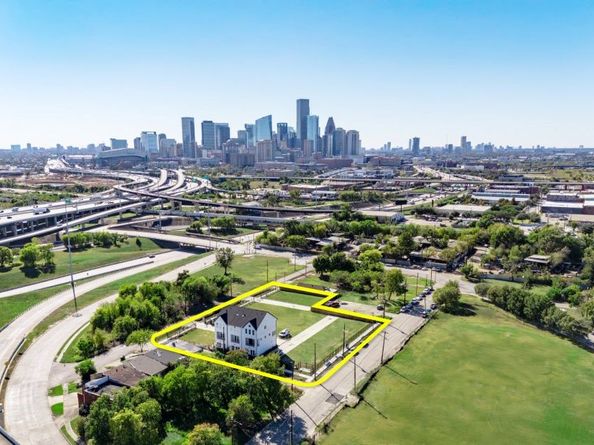 2745 Providence Street, Houston TX 77020