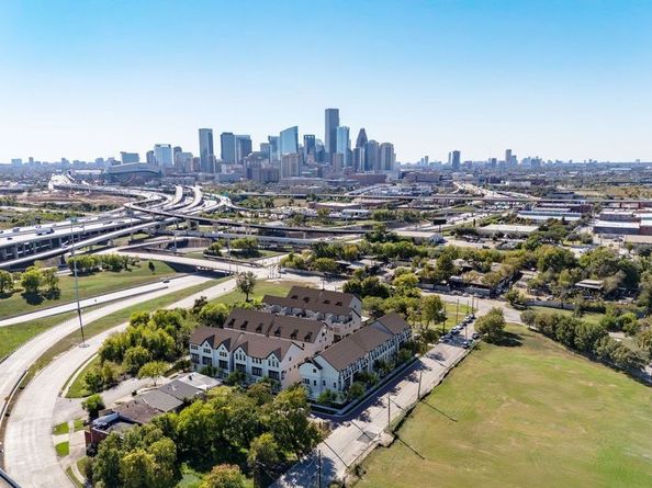 2745 Providence Street, Houston TX 77020