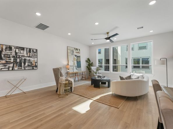 4707 Thornton Villas Lane, Houston TX 77018