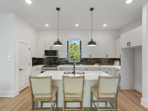 4707 Thornton Villas Lane, Houston TX 77018