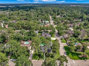 402 Pine Manor Dr, Conroe TX 77385